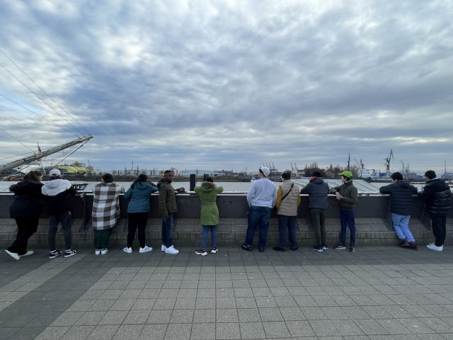 2024 03 18 Klassenfahrt Hamburg 02 Ankunft Hafenbummel 021