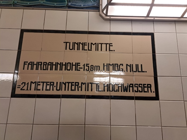 2024 03 19 Klassenfahrt Hamburg 02 Elbtunnel 022