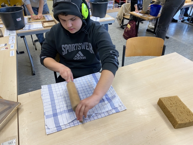 2024 12 18 Papierschopfen Kl.8 043